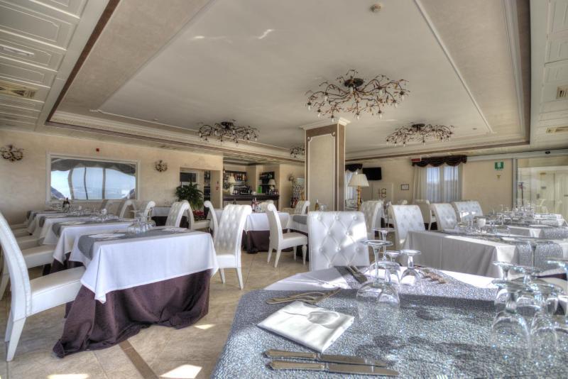 Hotel Madonna Delle Grazie Ceglie Messapica Extérieur photo