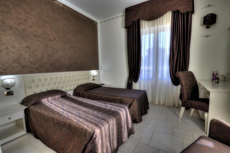 Hotel Madonna Delle Grazie Ceglie Messapica Extérieur photo